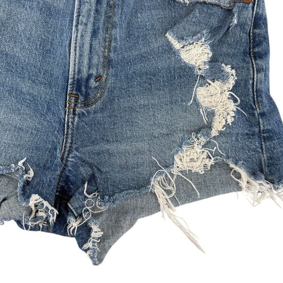Abercrombie Fitch Curve Love Shorts Mom High Rise Size 28 / 6 Distressed Denim - Picture 2 of 6